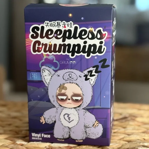 Sleepless Grumpipi Vinyl Figure - Picture 2 of 4